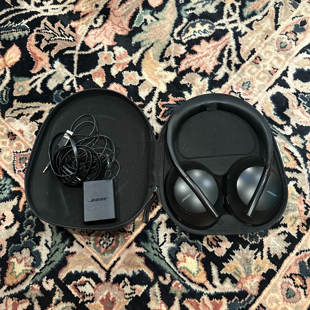 Bose Black Wireless Bluetooth Headphones with Case